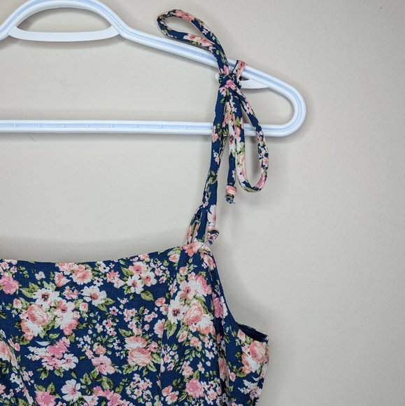 Emerald Sundae Blue Floral Print Thin Strap Sleeveless Ruffle Front Women Medium - Picture 4 of 13